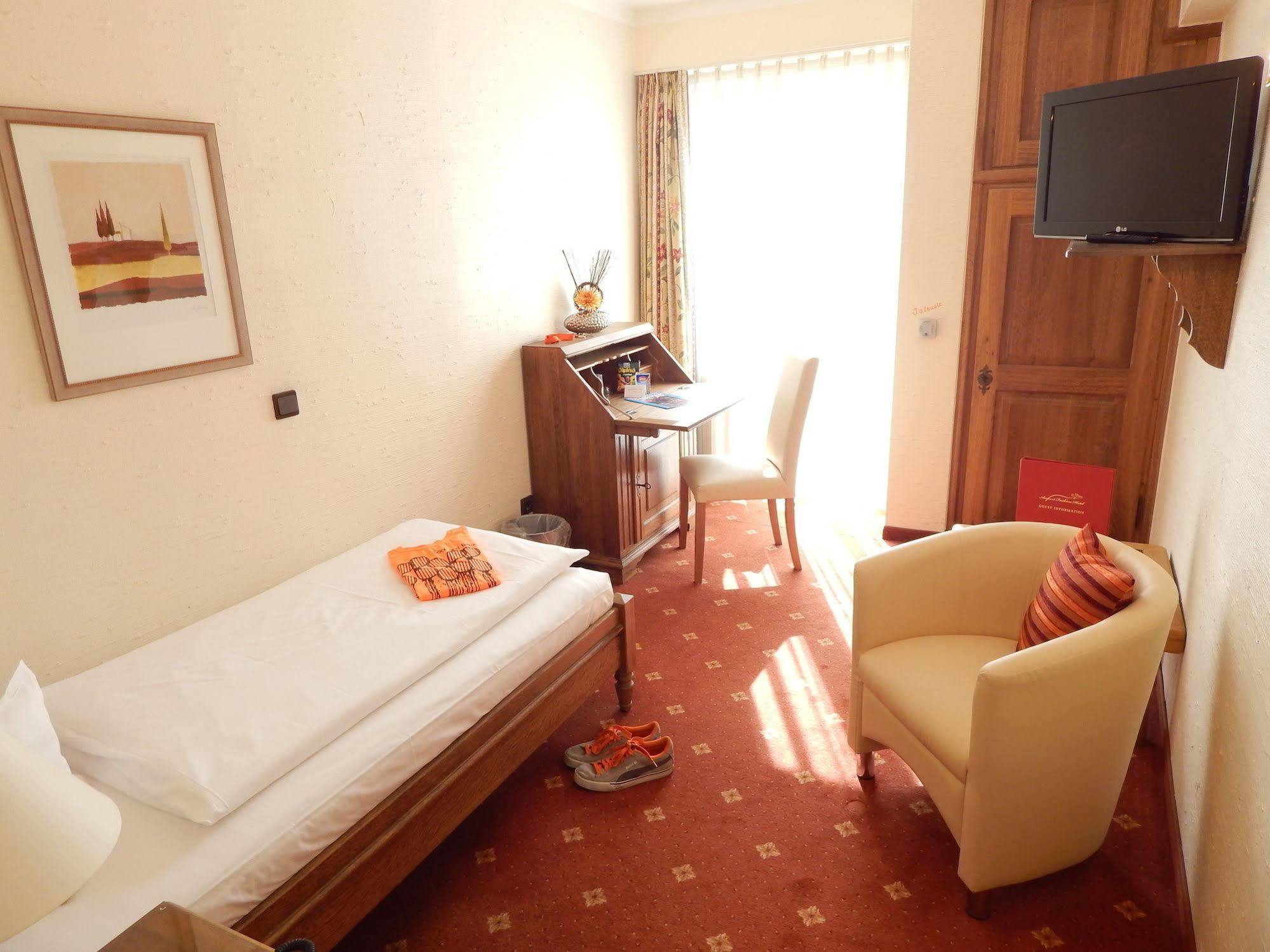 Airport Fashion Hotel Dusseldorf Ngoại thất bức ảnh