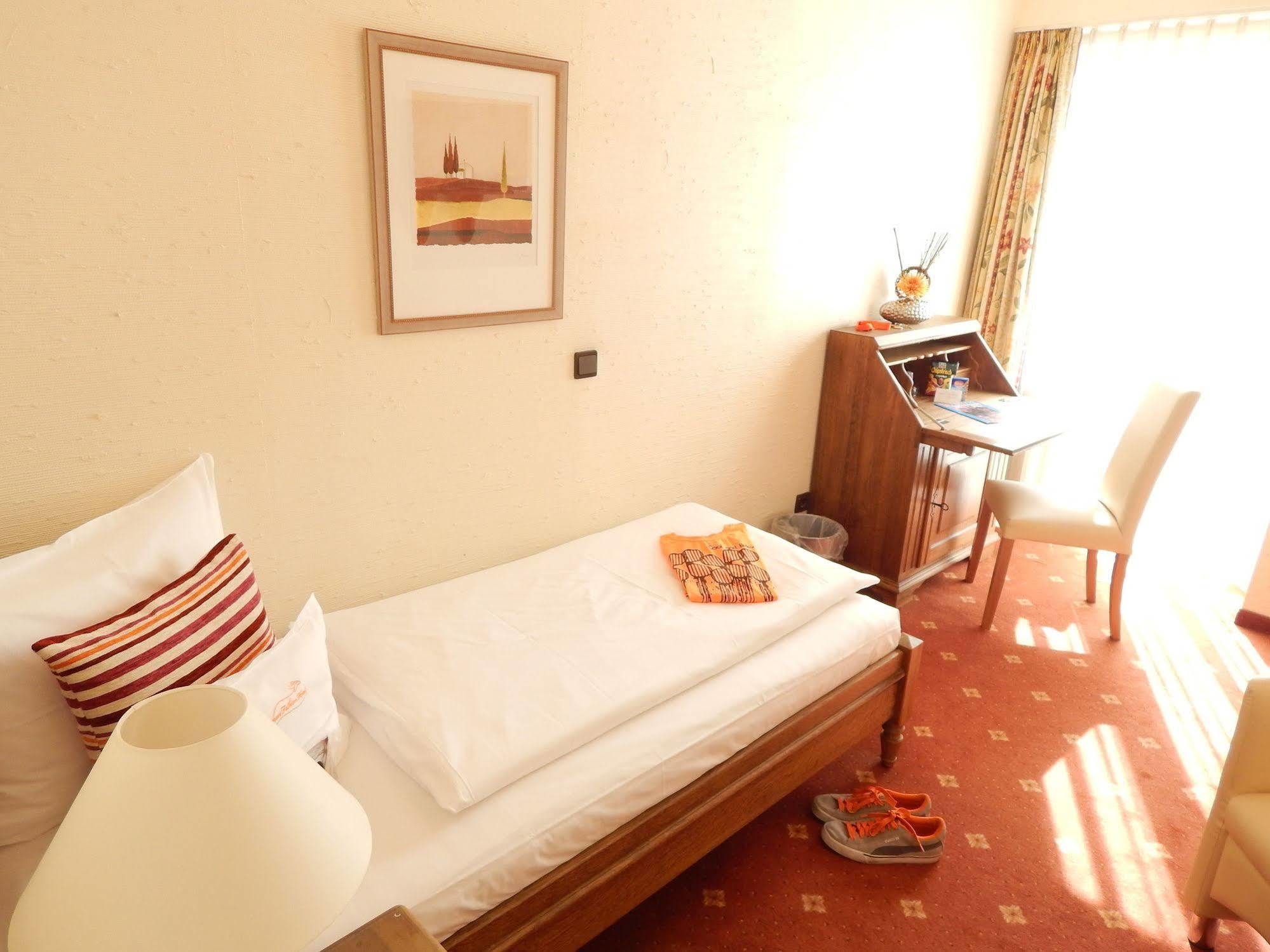 Airport Fashion Hotel Dusseldorf Ngoại thất bức ảnh