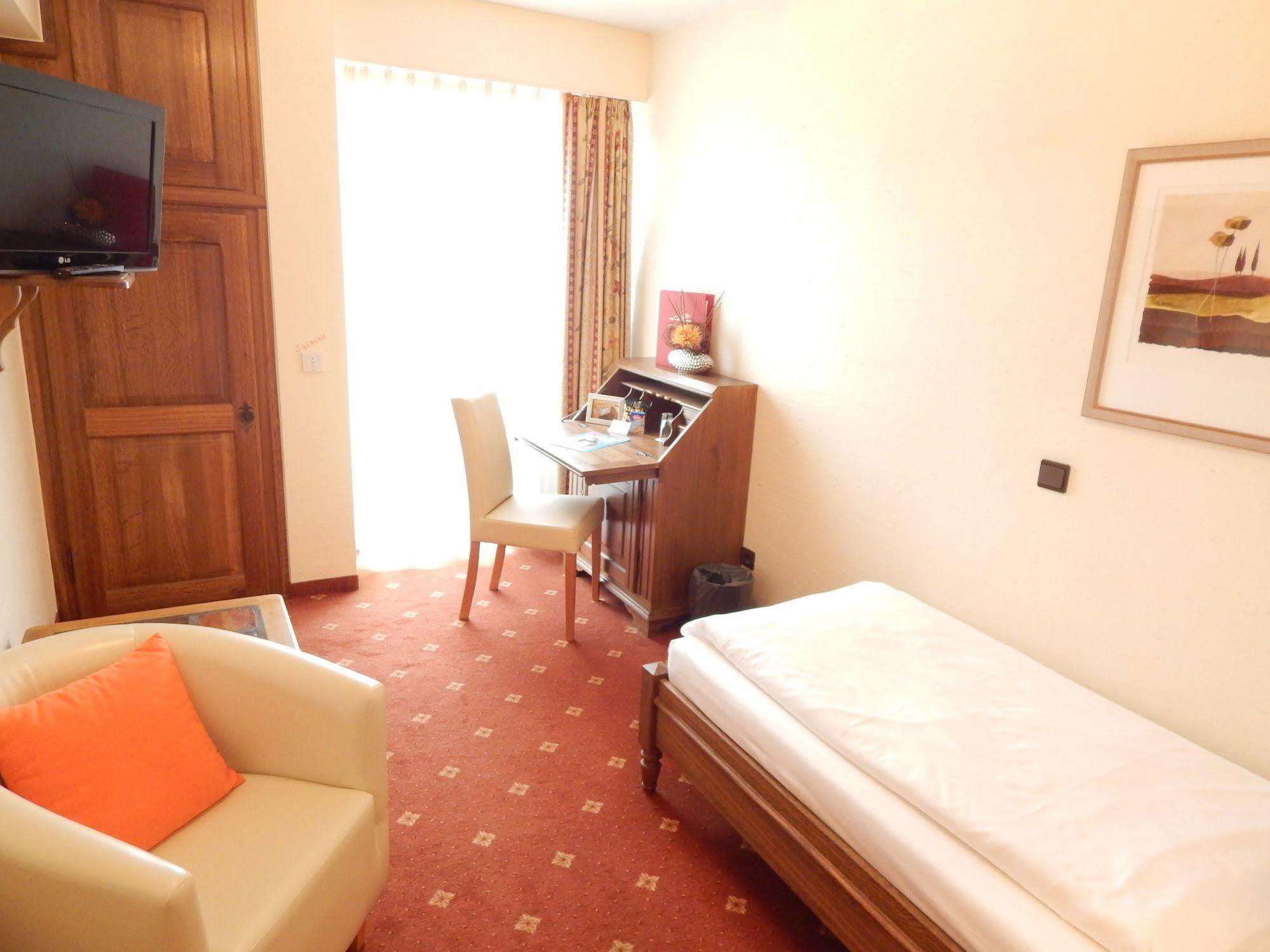 Airport Fashion Hotel Dusseldorf Ngoại thất bức ảnh